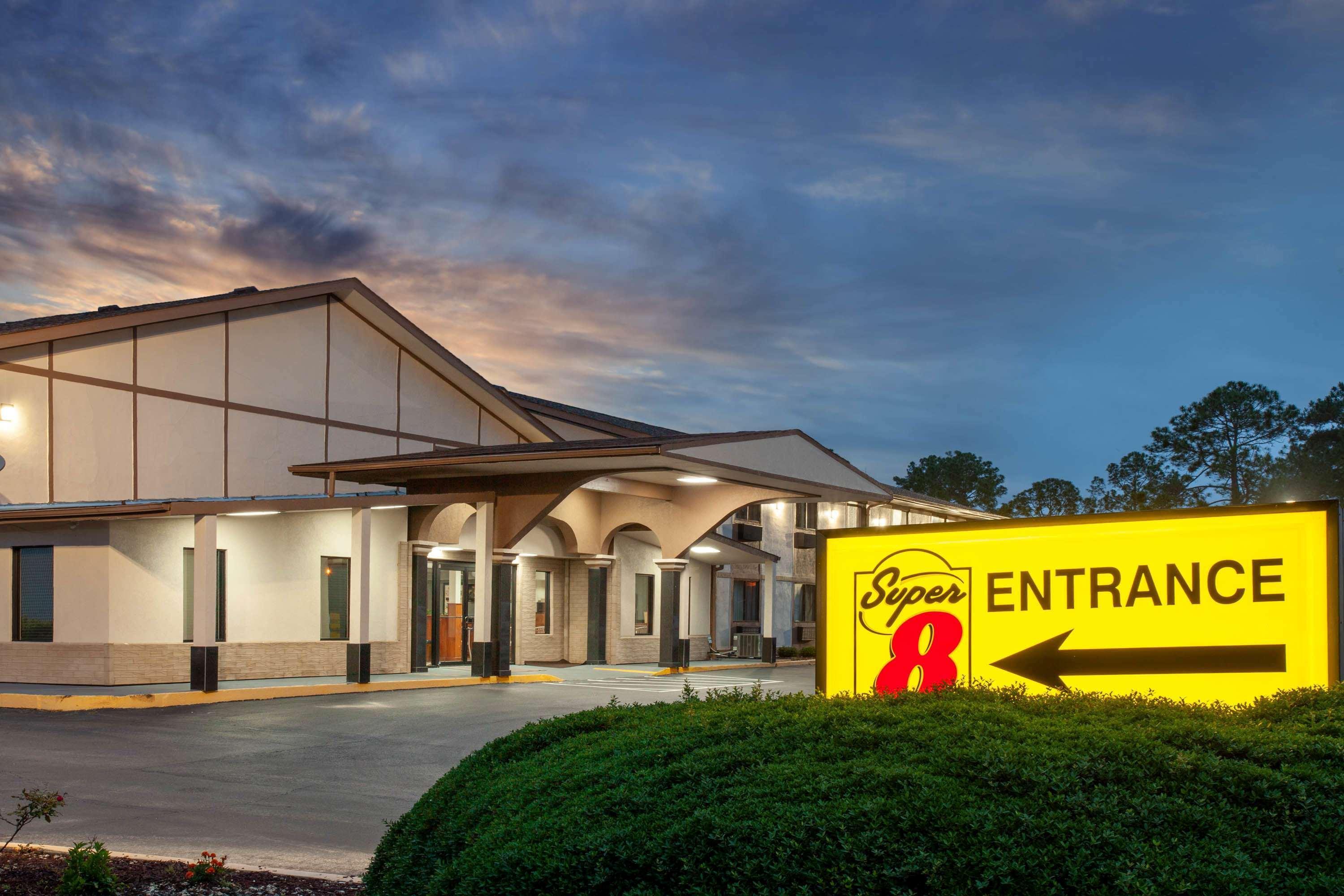 Super 8 By Wyndham Waycross Ga Motel Buitenkant foto